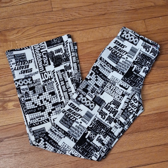 Urban Outfitters Pants - Urban Outfitters Tabloid Print 📰 Flare Leg Pants ❤️Size XS